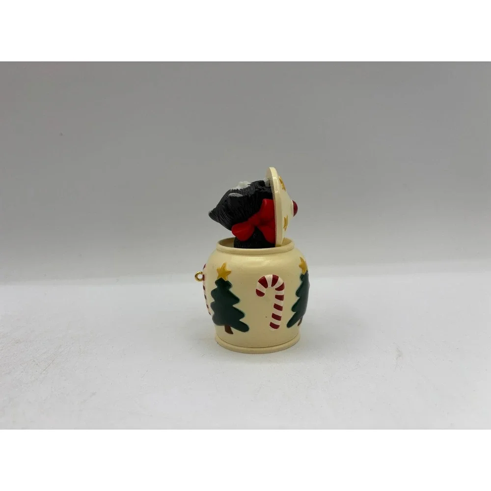 Hallmark Keepsake Ornament 1995 Cat Naps 1st in the Cap Naps Series Handcrafted